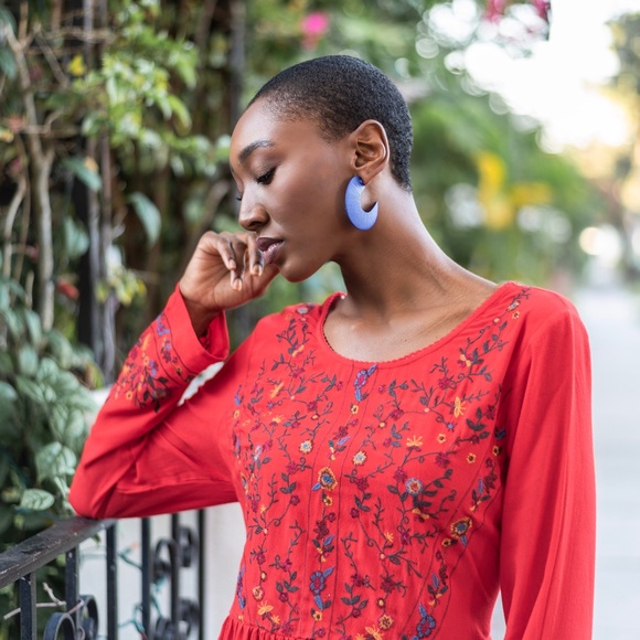 NEW! 🖤 Aura’s “Naughty or Nice” Holiday Top - Picture 3 of 4